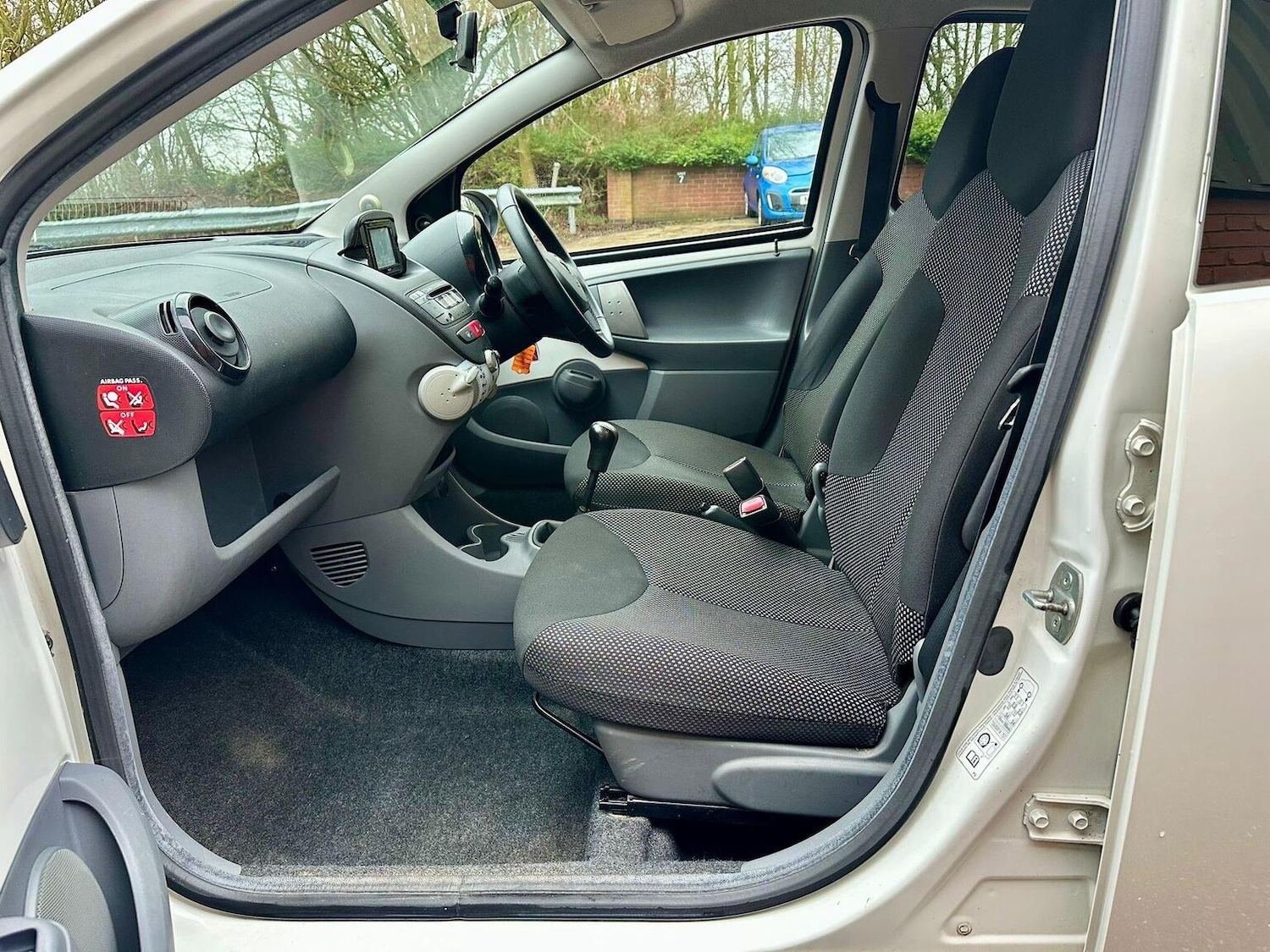 Used Toyota AYGO 2011 for sale - 77045371: Photo 6