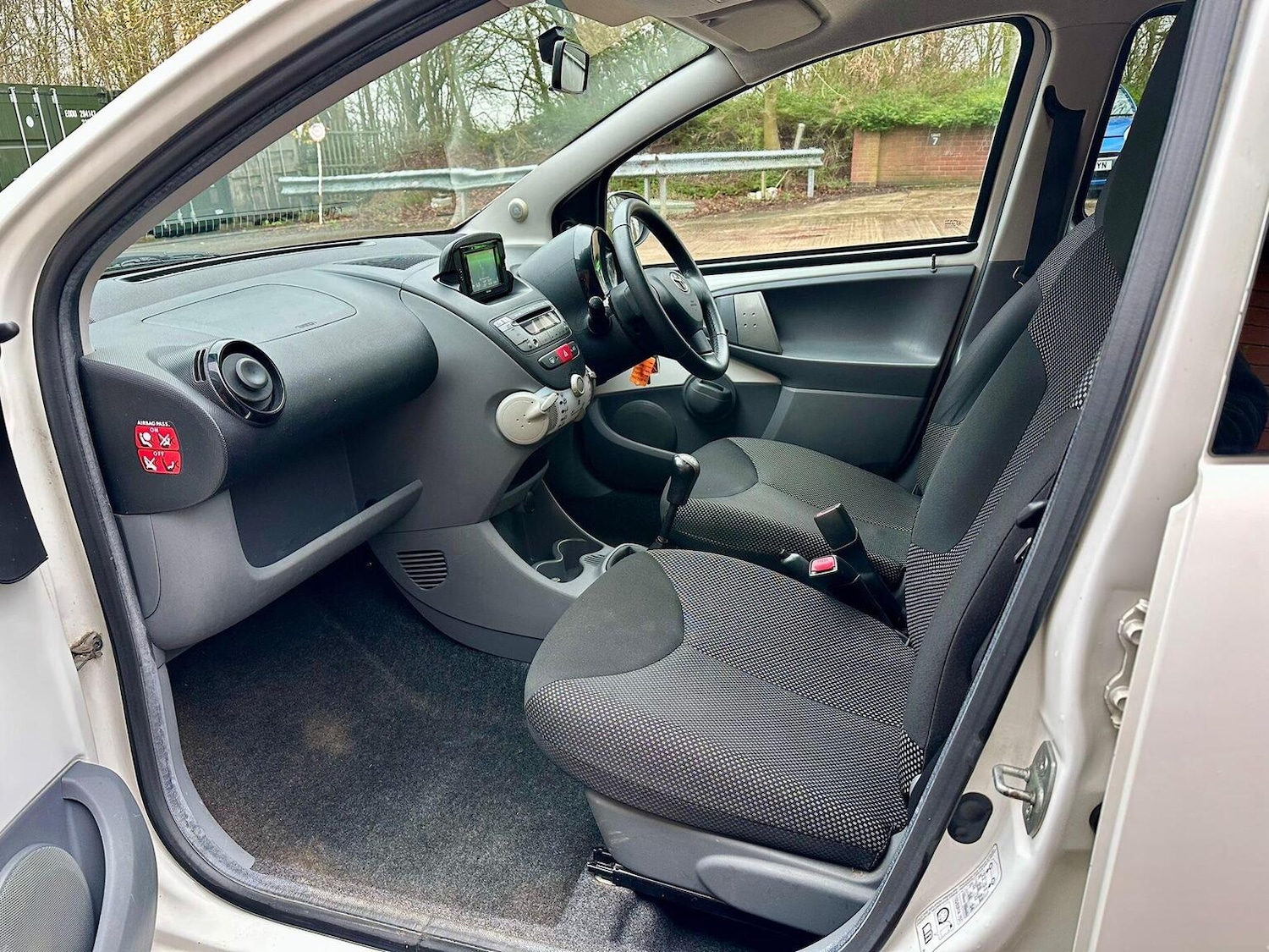 Used Toyota AYGO 2011 for sale - 77045371: Photo 8