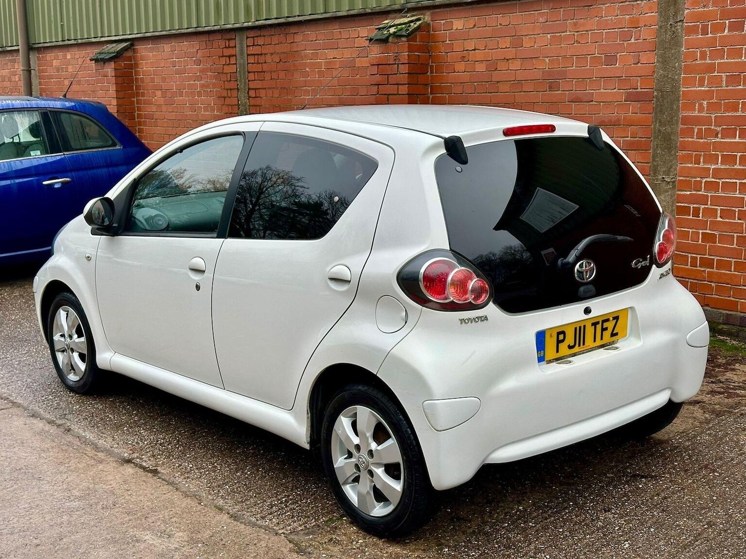 Used Toyota AYGO 2011 for sale - 77045371: Photo 9
