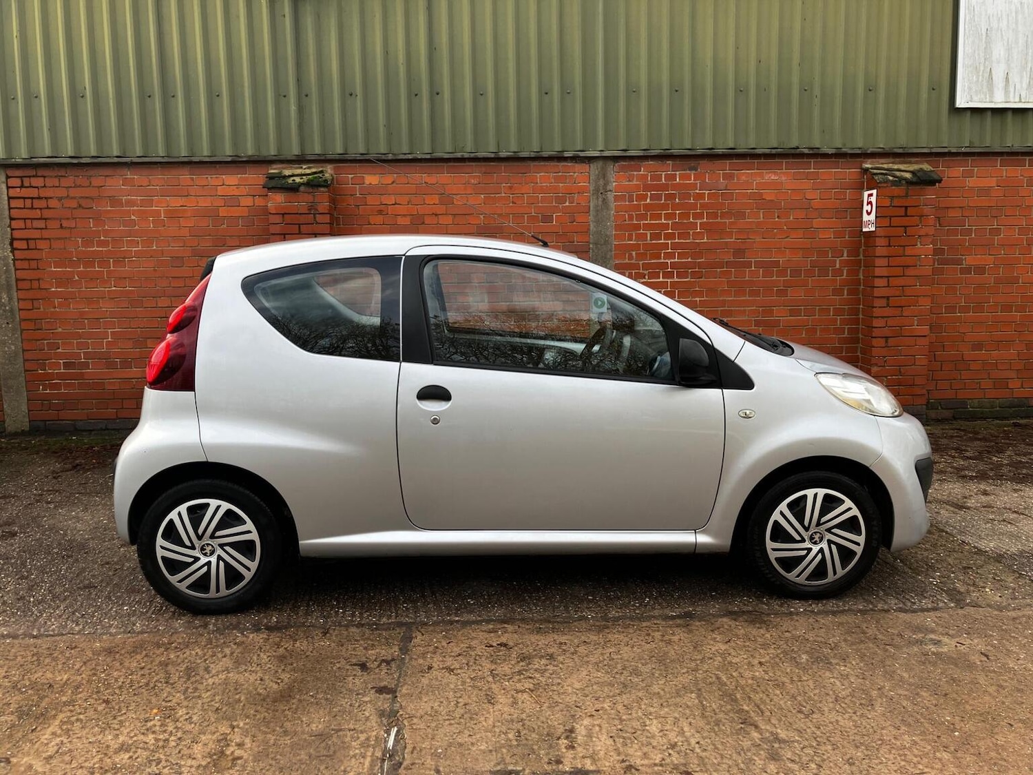 Used Peugeot 107 2013 for sale - 76935294: Photo 13