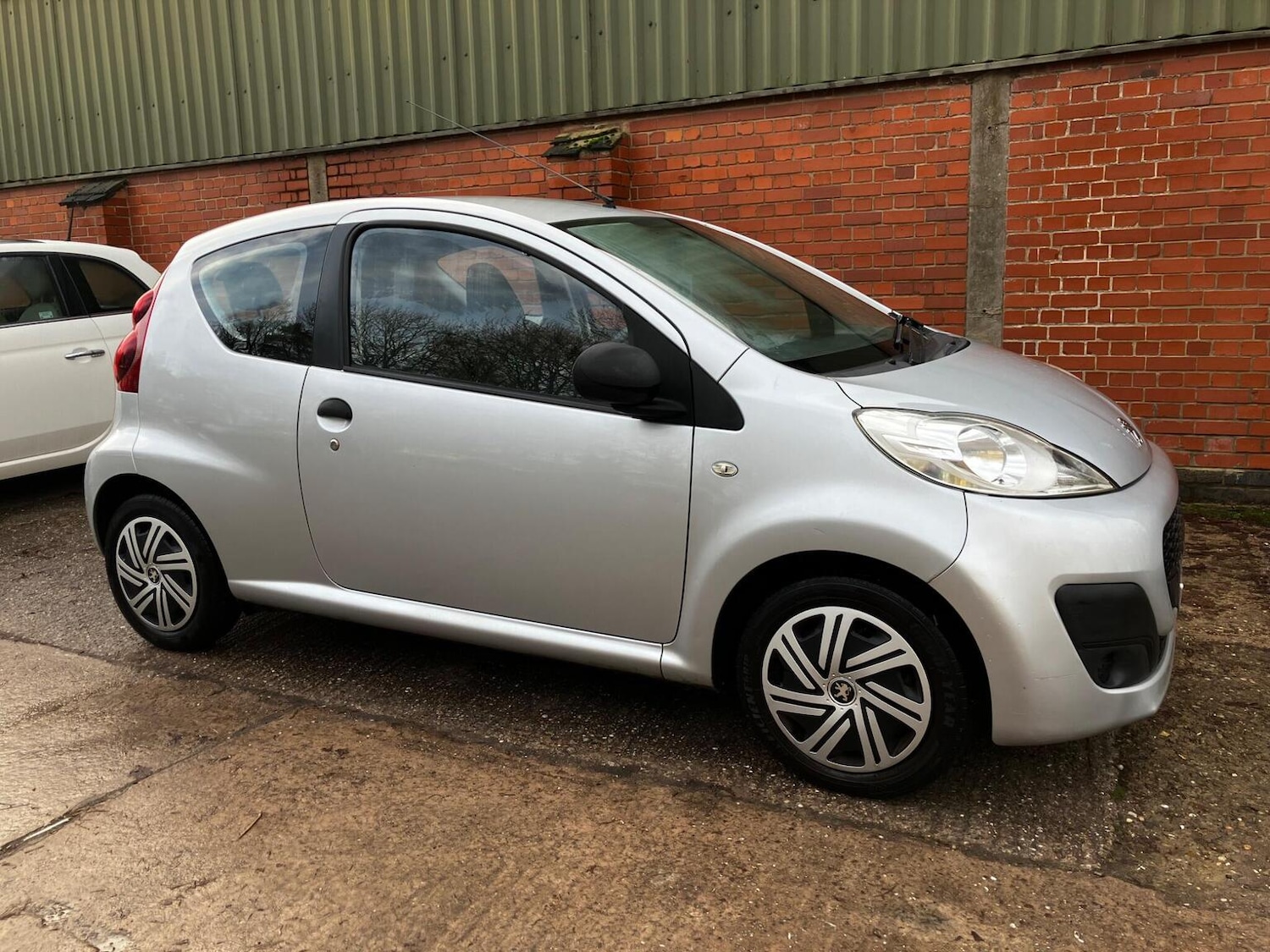 Used Peugeot 107 2013 for sale - 76935294: Photo 14