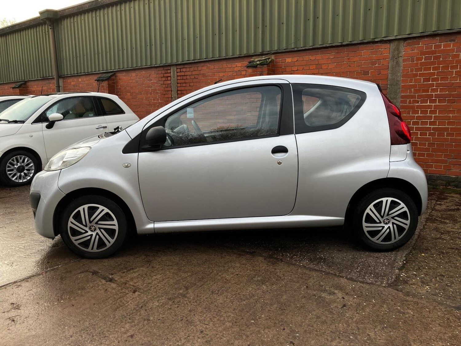 Used Peugeot 107 2013 for sale - 76935294: Photo 22