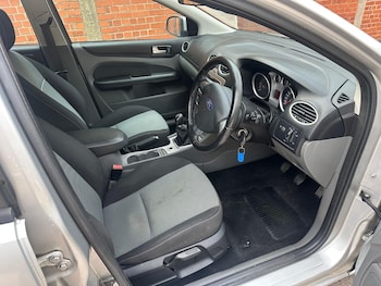 Used Ford Focus 2010 for sale - 75517865: Photo