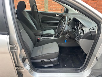 Used Ford Focus 2010 for sale - 75517865: Photo