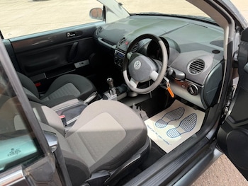 Used Volkswagen Beetle 2011 for sale - 78826016: Photo