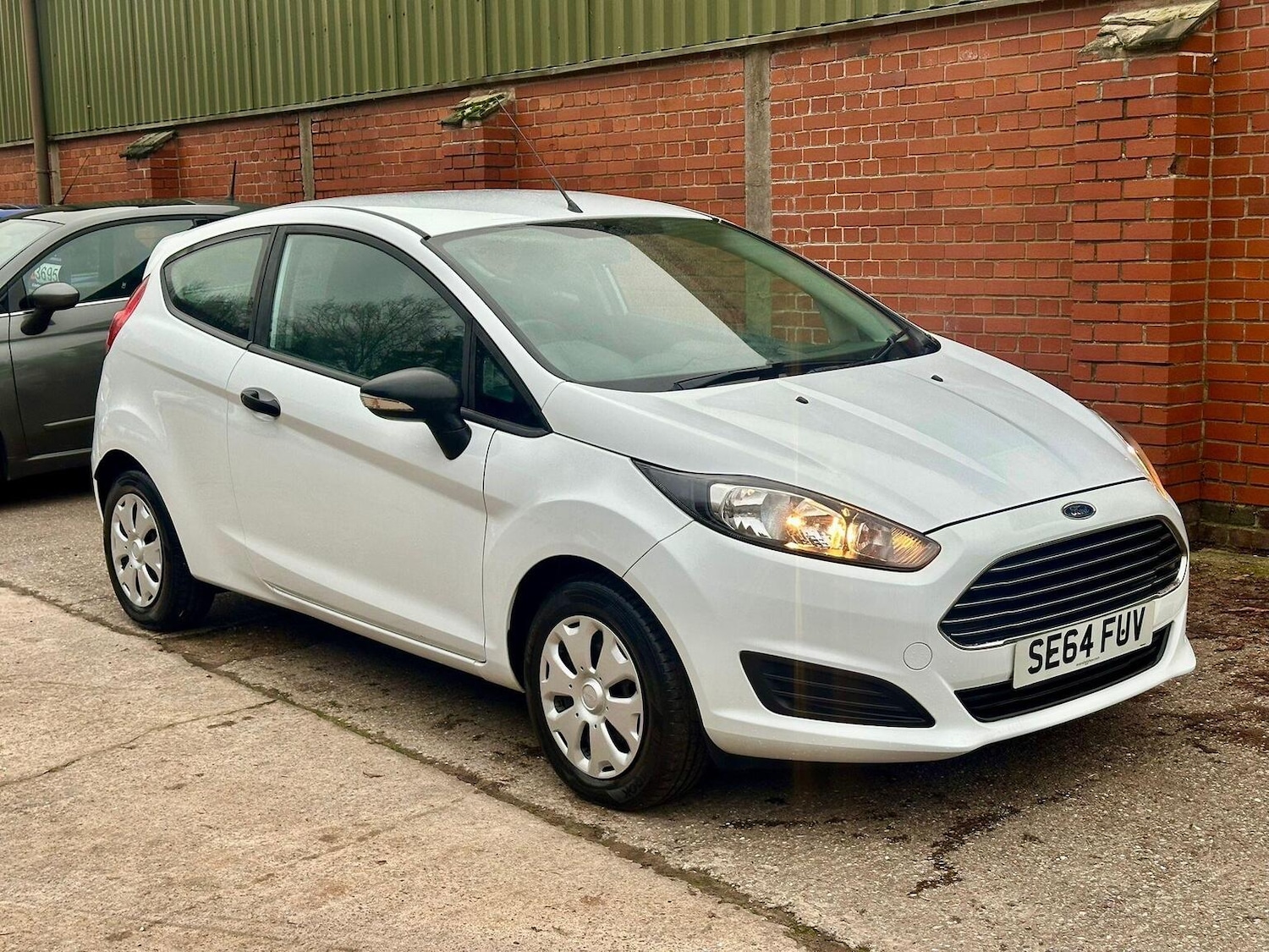 Used Ford Fiesta 2015 for sale - 77053707: Photo 2