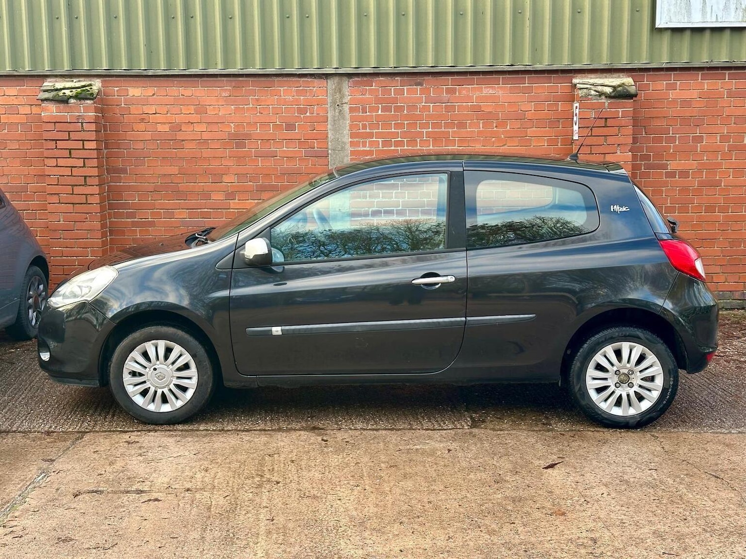 Used Renault Clio 2010 for sale - 76896913: Photo 15