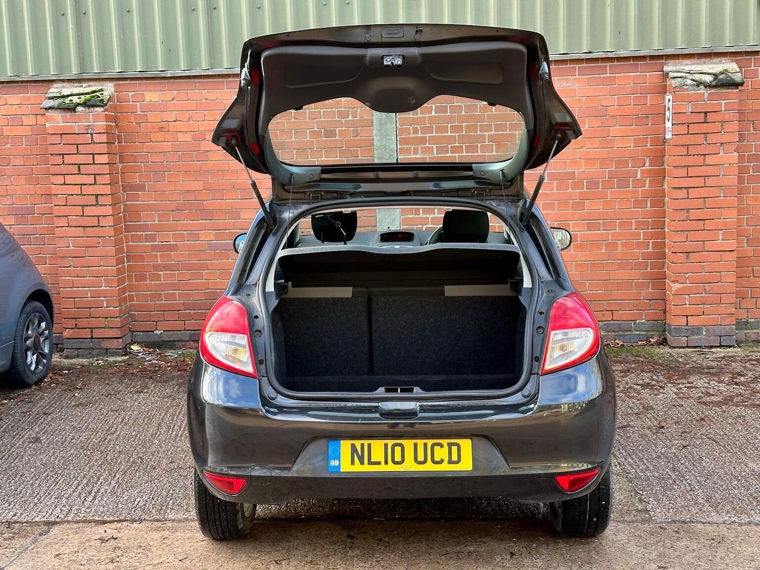 Used Renault Clio 2010 for sale - 76896913: Photo 19