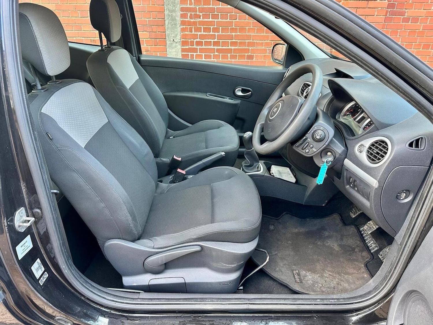 Used Renault Clio 2010 for sale - 76896913: Photo 3