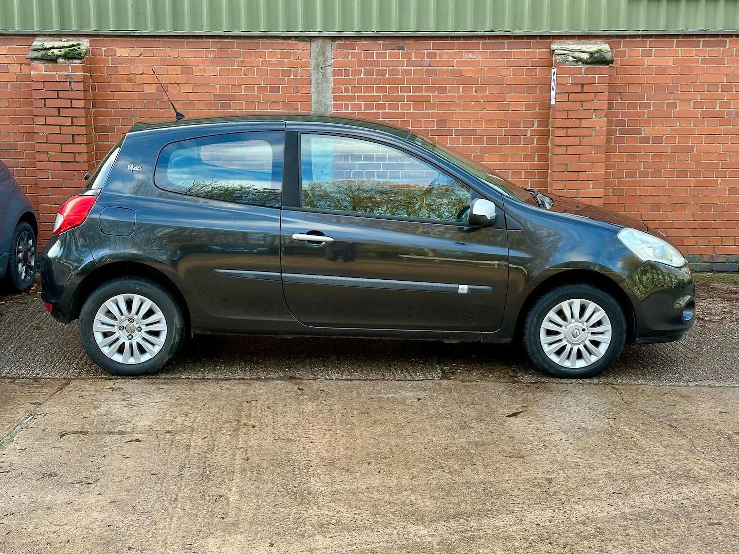 Used Renault Clio 2010 for sale - 76896913: Photo 8