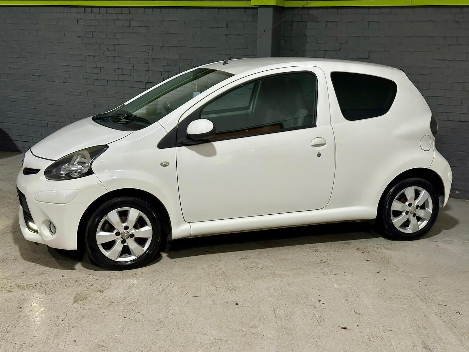 Used Toyota AYGO 2013 for sale - 77296810: Photo 15