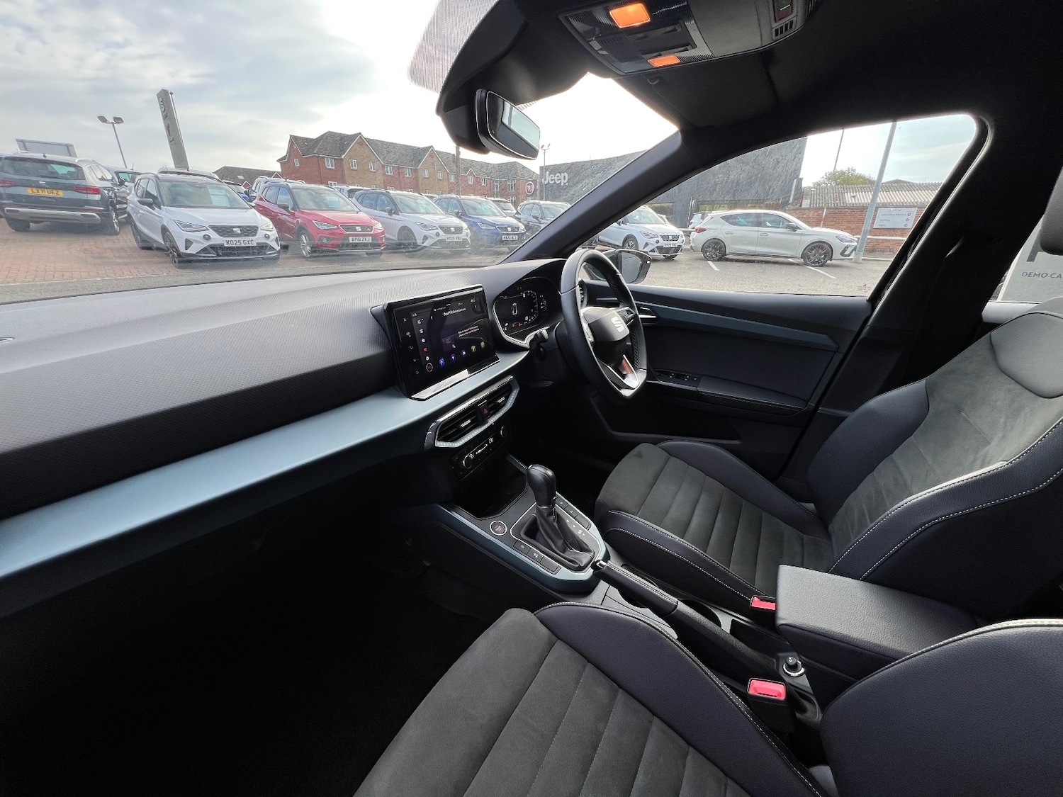 Used SEAT Arona 2024 for sale - 76868915: Photo 2