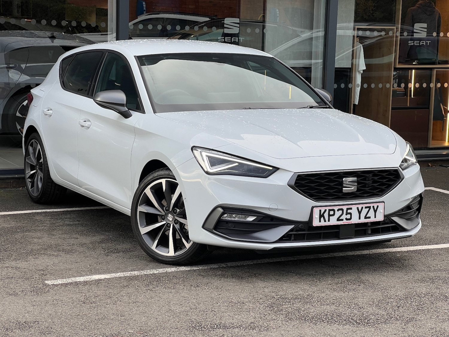 Used SEAT Leon 2025 for sale - 76869356: Photo 1