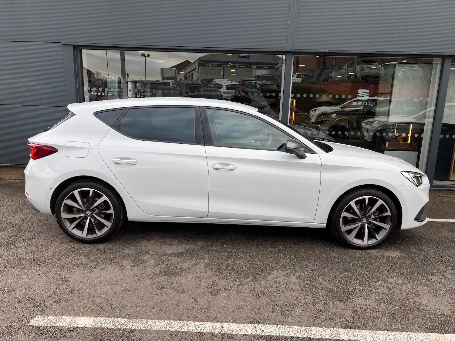 Used SEAT Leon 2025 for sale - 76869356: Photo 4