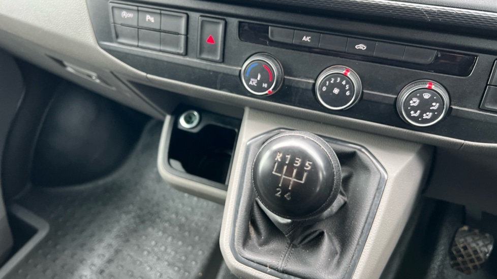 Used Volkswagen Transporter 2024 for sale - 76894765: Photo 30