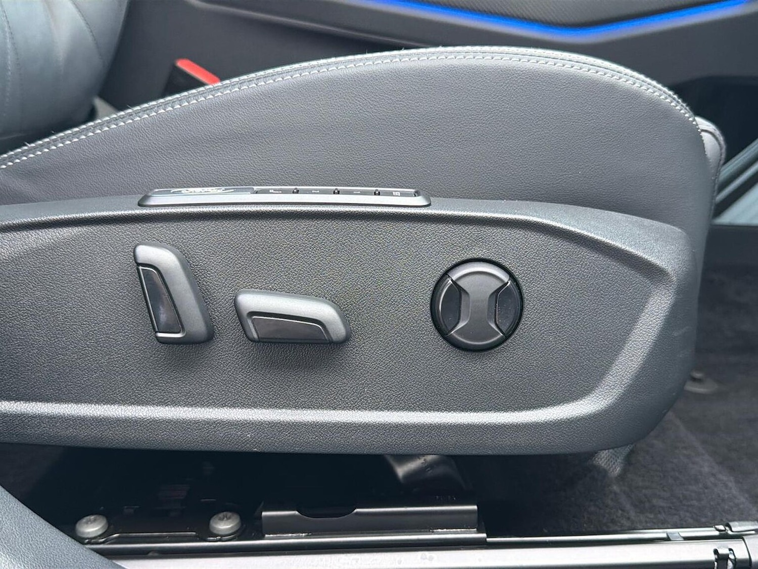 Used Ford Explorer 2025 for sale - 76935394: Photo 30