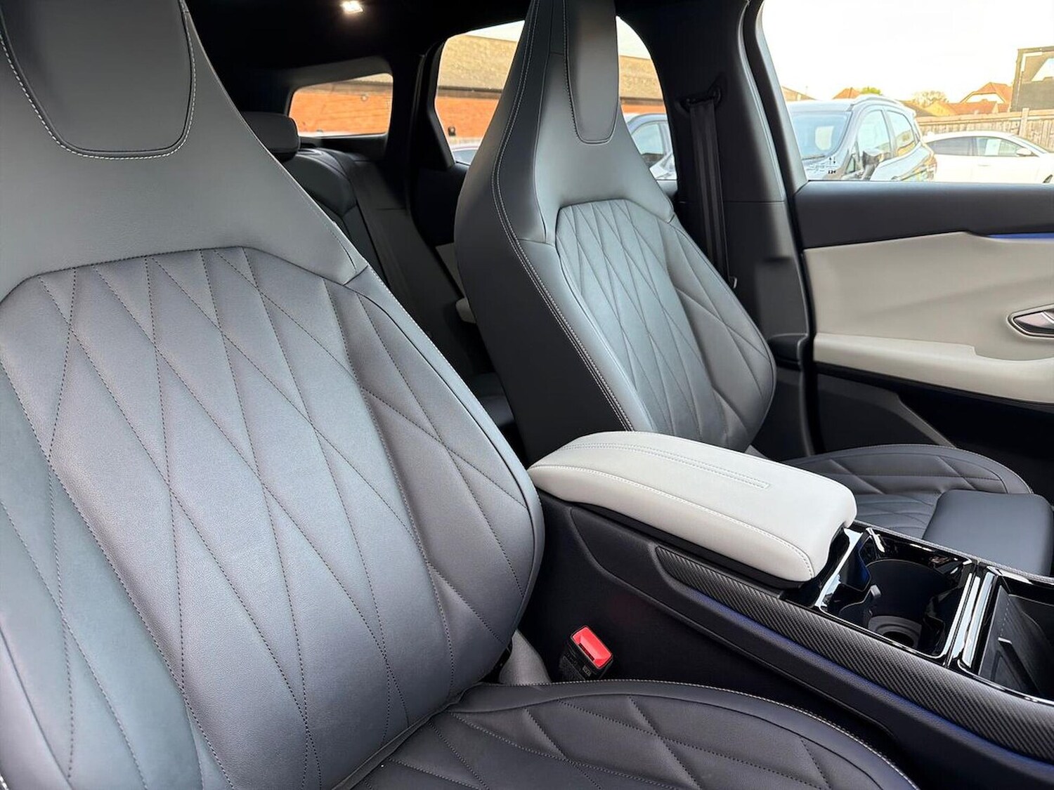 Used Ford Explorer 2025 for sale - 76935394: Photo 39