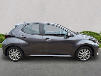 Used Toyota Yaris 2023 for sale - 79330199: Photo