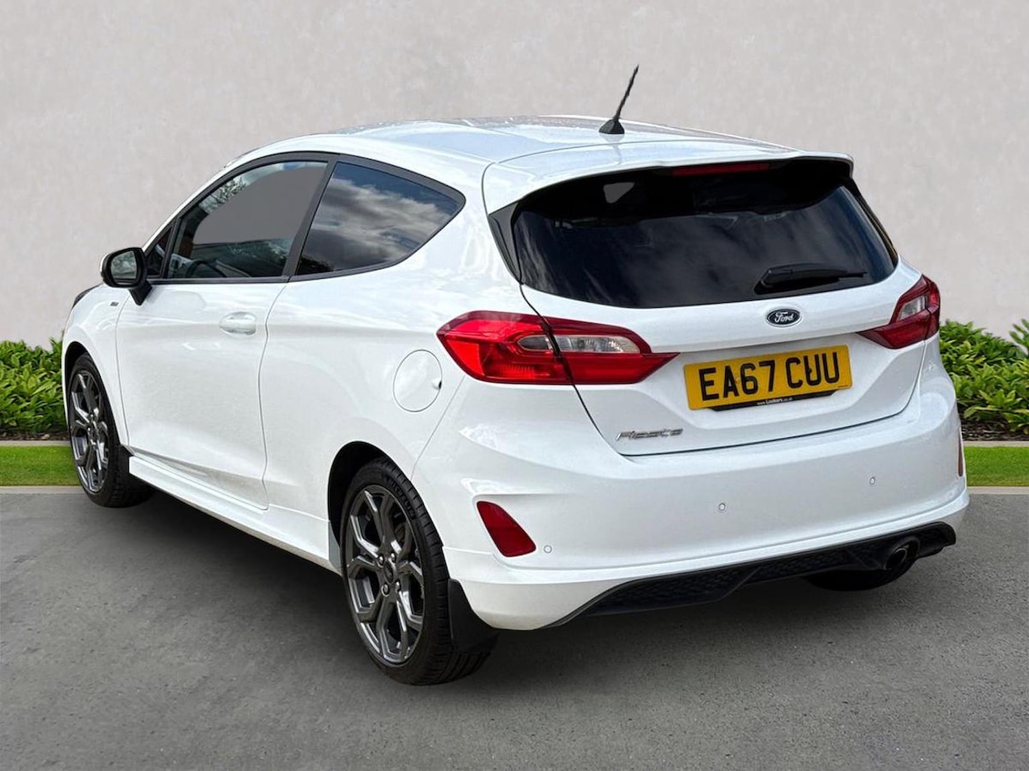 Used Ford Fiesta 2017 for sale - 76426760: Photo 2