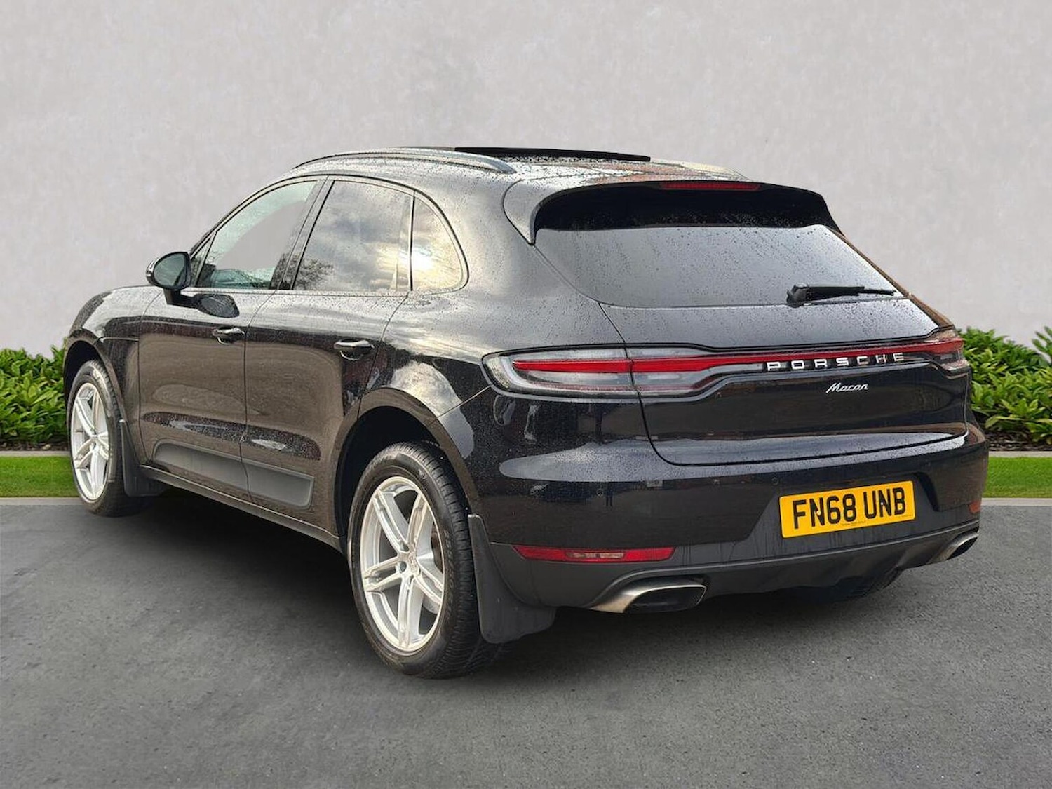 Used Porsche Macan 2018 for sale - 76430756: Photo 2