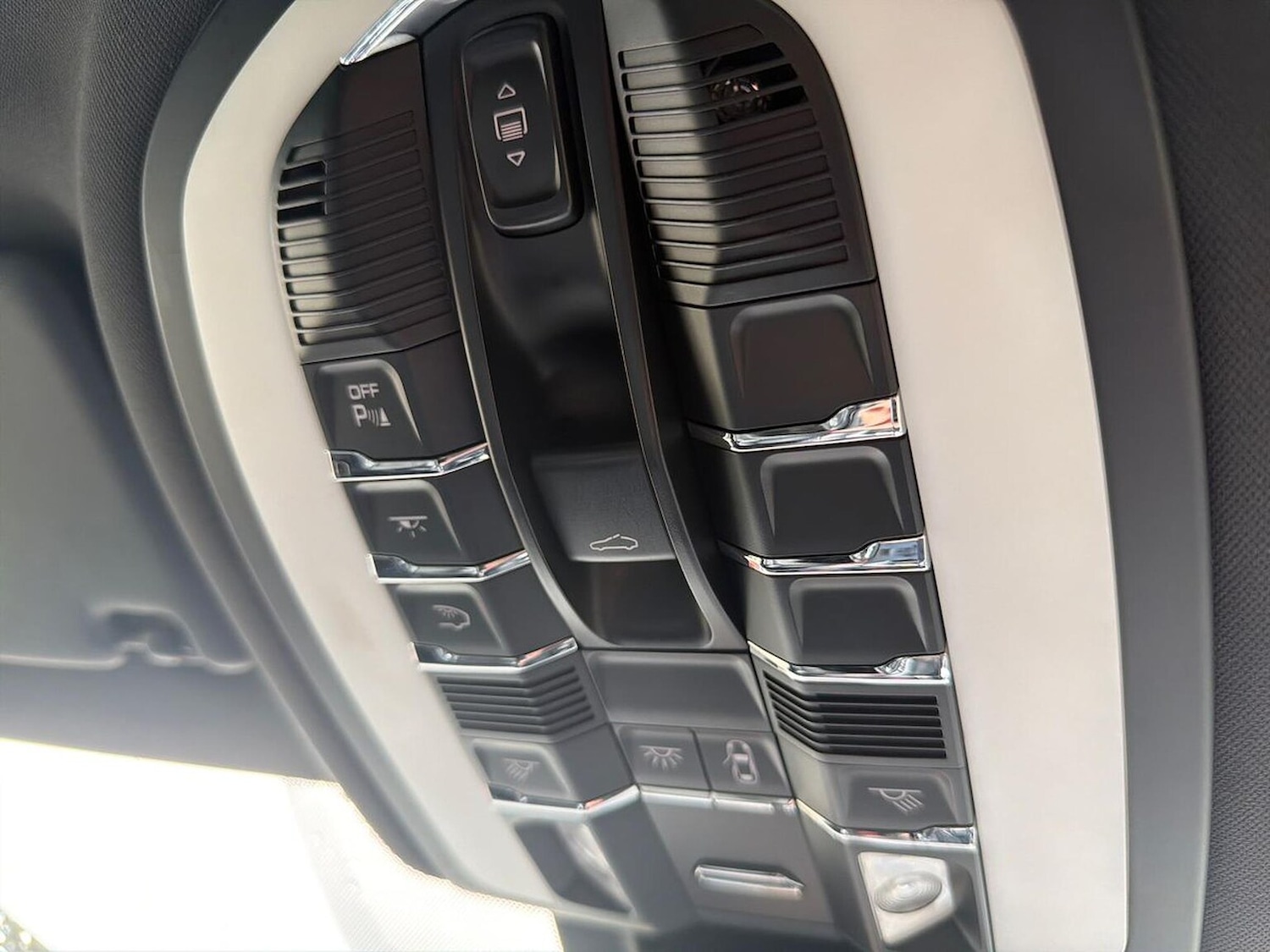 Used Porsche Macan 2018 for sale - 76430756: Photo 37