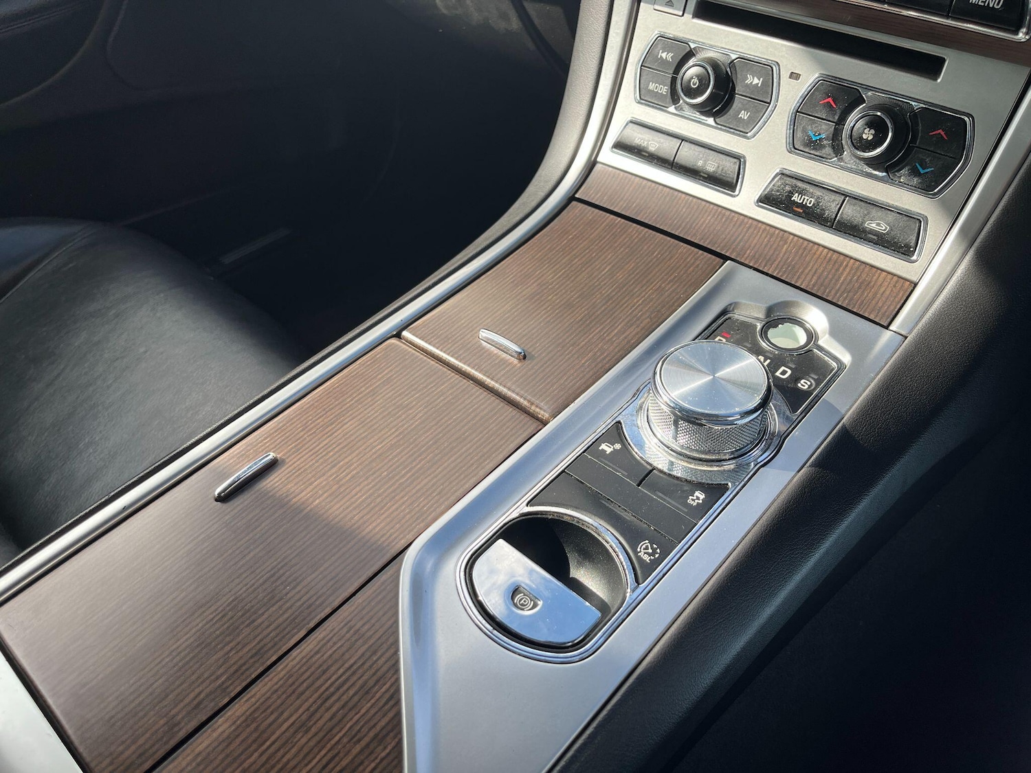 Used Jaguar XF 2013 for sale - 76988344: Photo 24