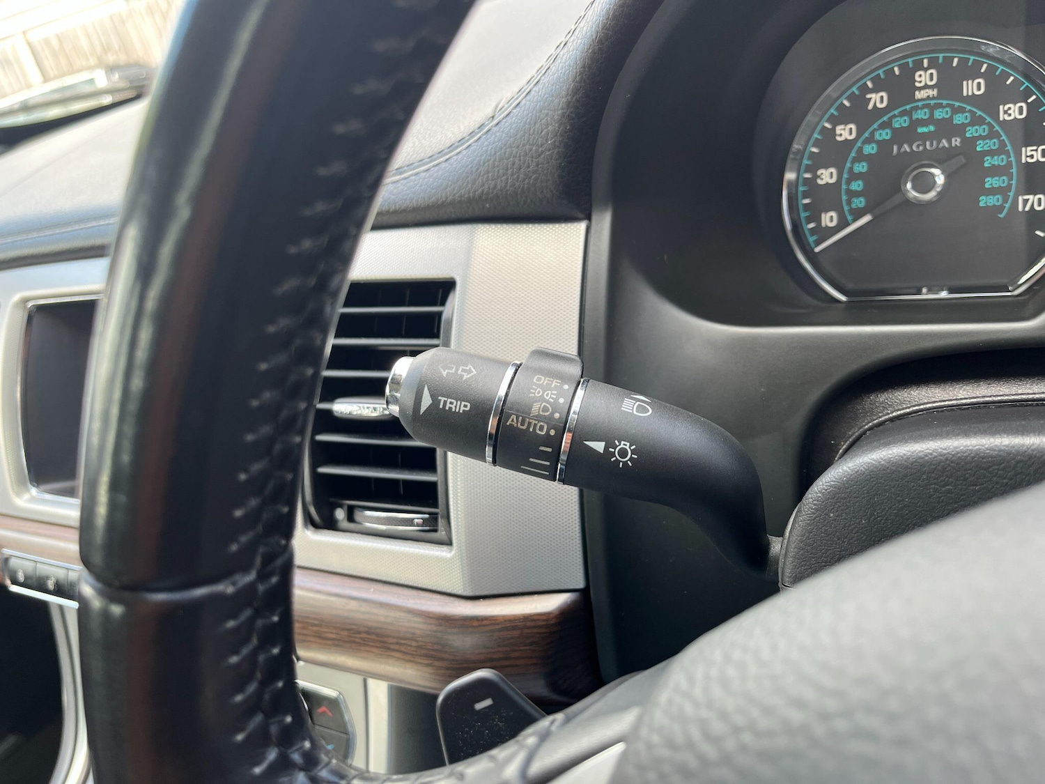 Used Jaguar XF 2013 for sale - 76988344: Photo 28