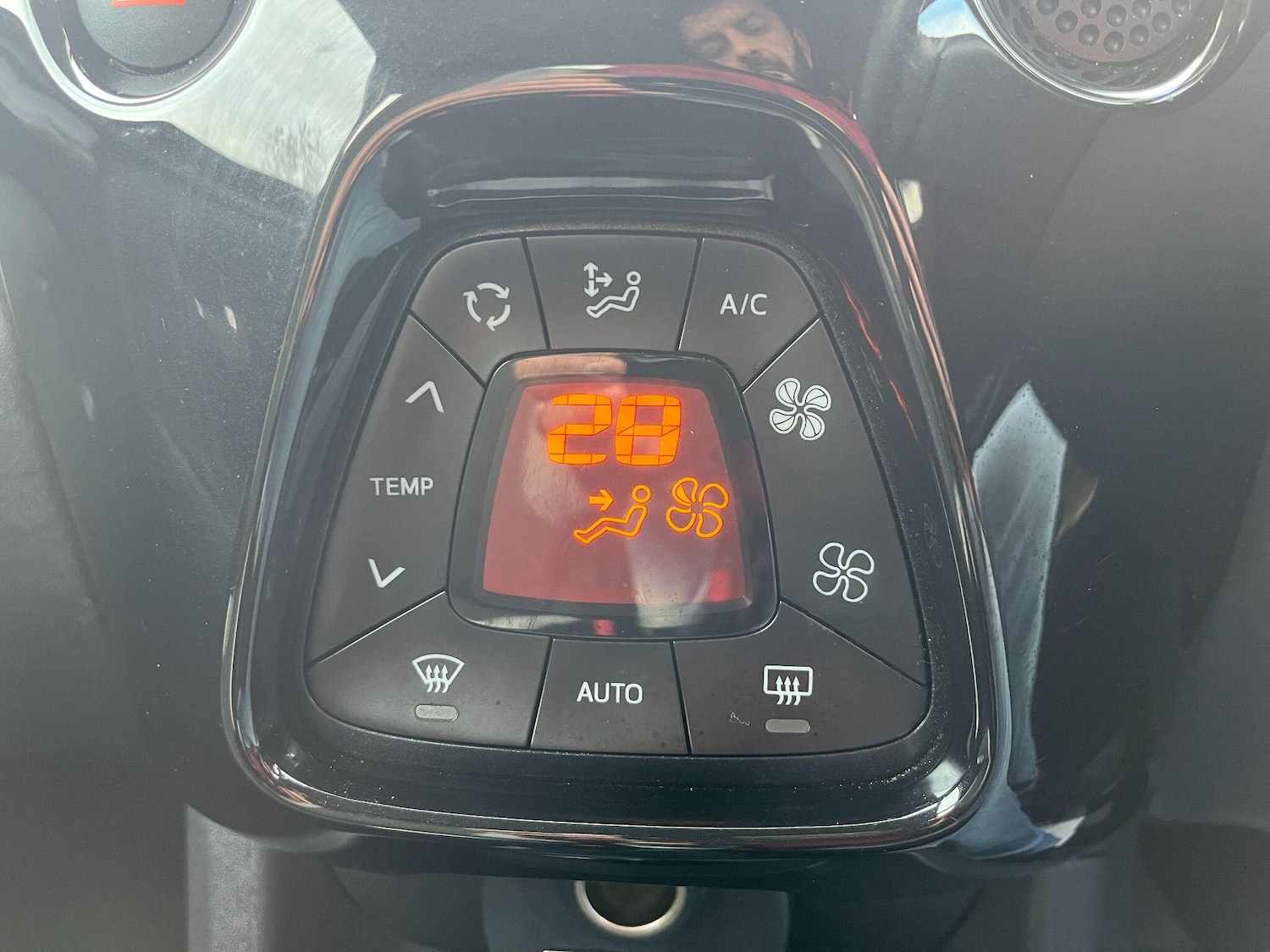 Used Toyota AYGO 2015 for sale - 77412080: Photo 29