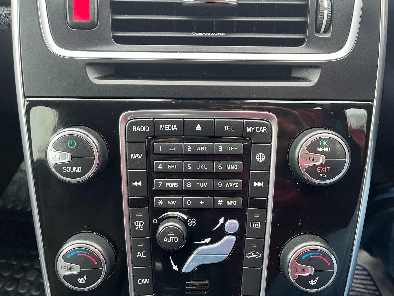 Used Volvo V60 for sale - 77825299: Photo 28