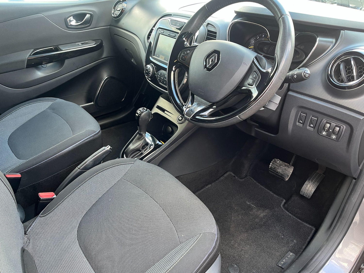 Used Renault Captur 2015 for sale - 76398469: Photo 10