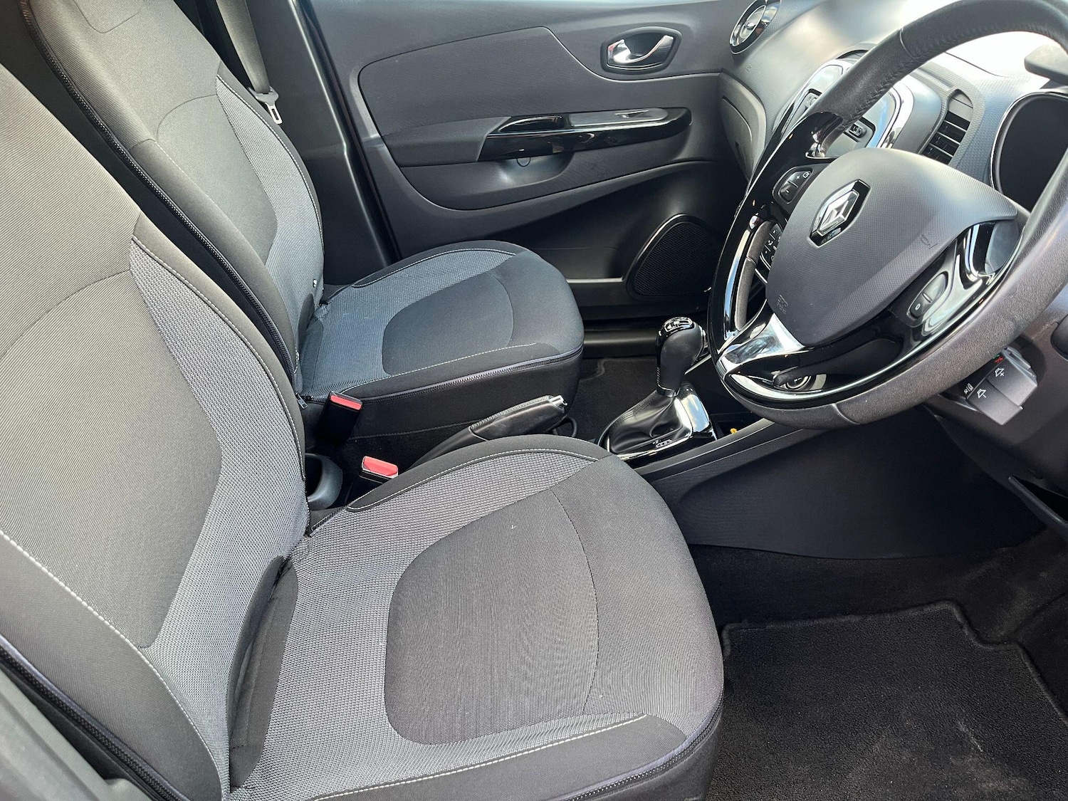 Used Renault Captur 2015 for sale - 76398469: Photo 11