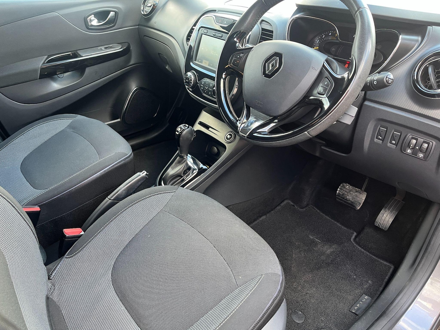 Used Renault Captur 2015 for sale - 76398469: Photo 9