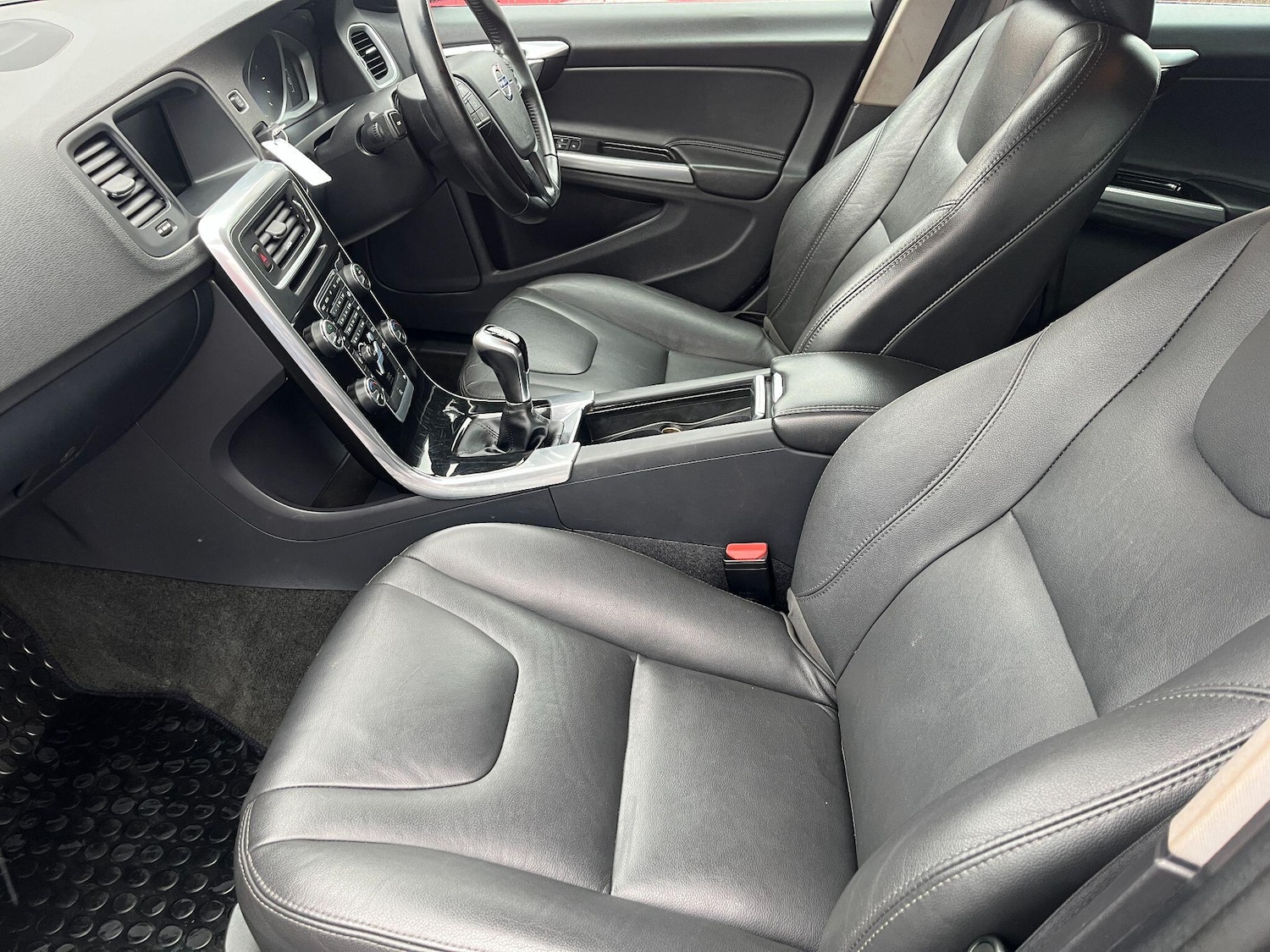 Used Volvo V60 2017 for sale - 77646976: Photo 17