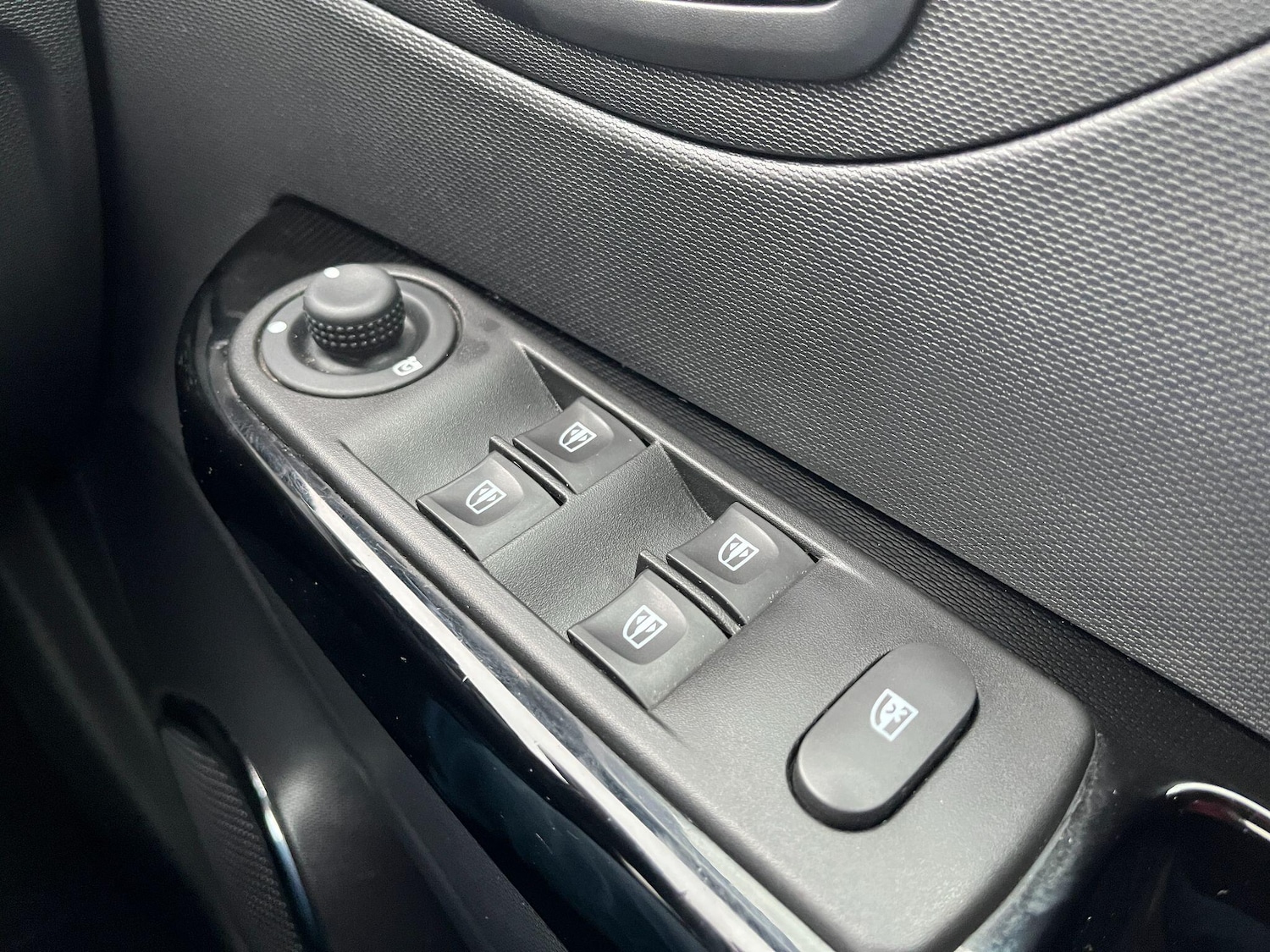 Used Renault Captur 2015 for sale - 77279236: Photo 33