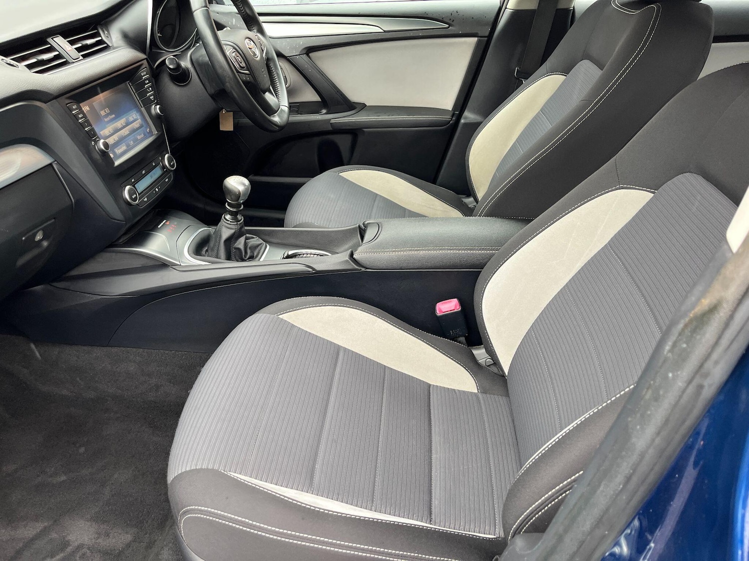 Used Toyota Avensis 2016 for sale - 75915871: Photo 14