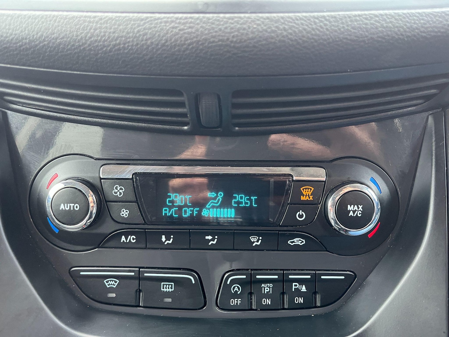 Used Ford Kuga 2016 for sale - 77191403: Photo 32