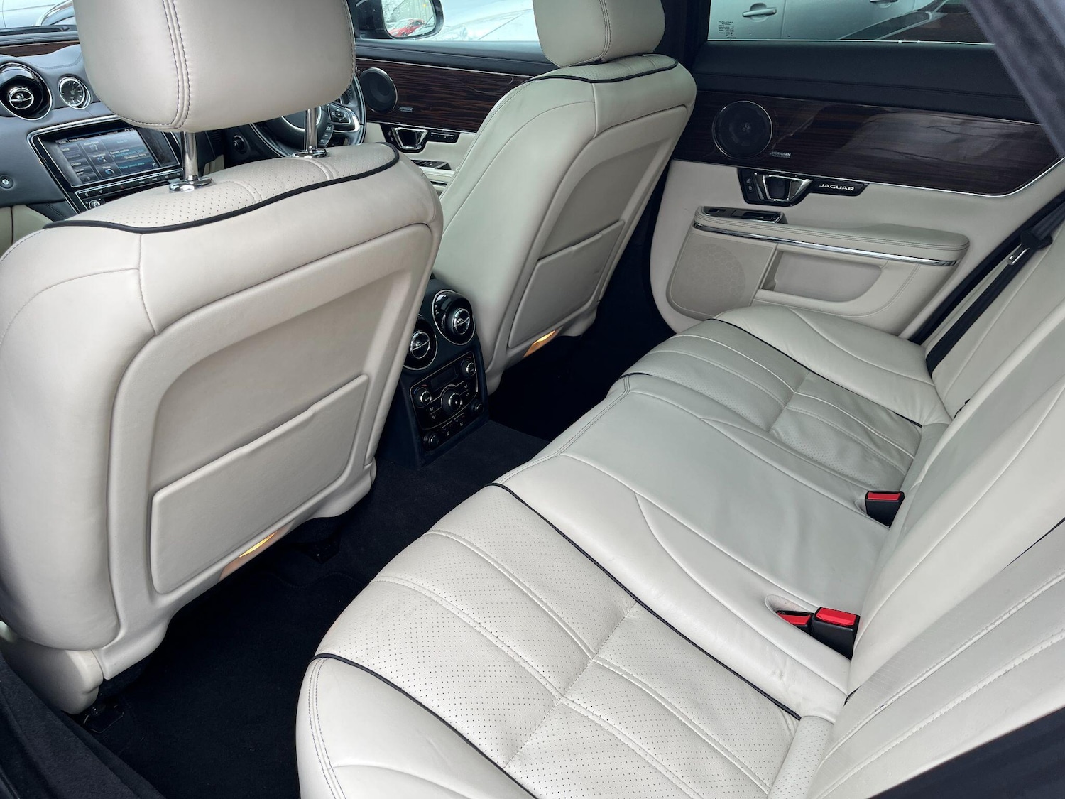 Used Jaguar XJ 2014 for sale - 77440695: Photo 17