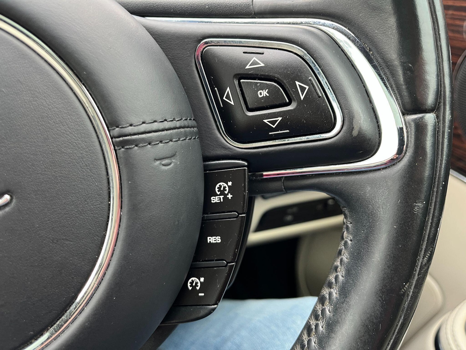 Used Jaguar XJ 2014 for sale - 77440695: Photo 24