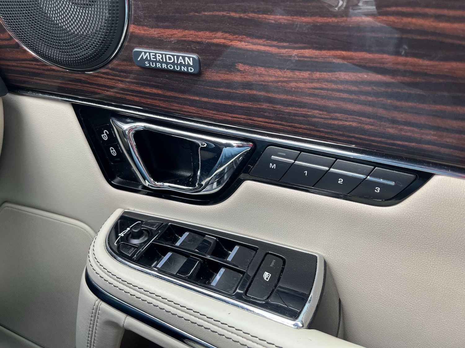 Used Jaguar XJ 2014 for sale - 77440695: Photo 25