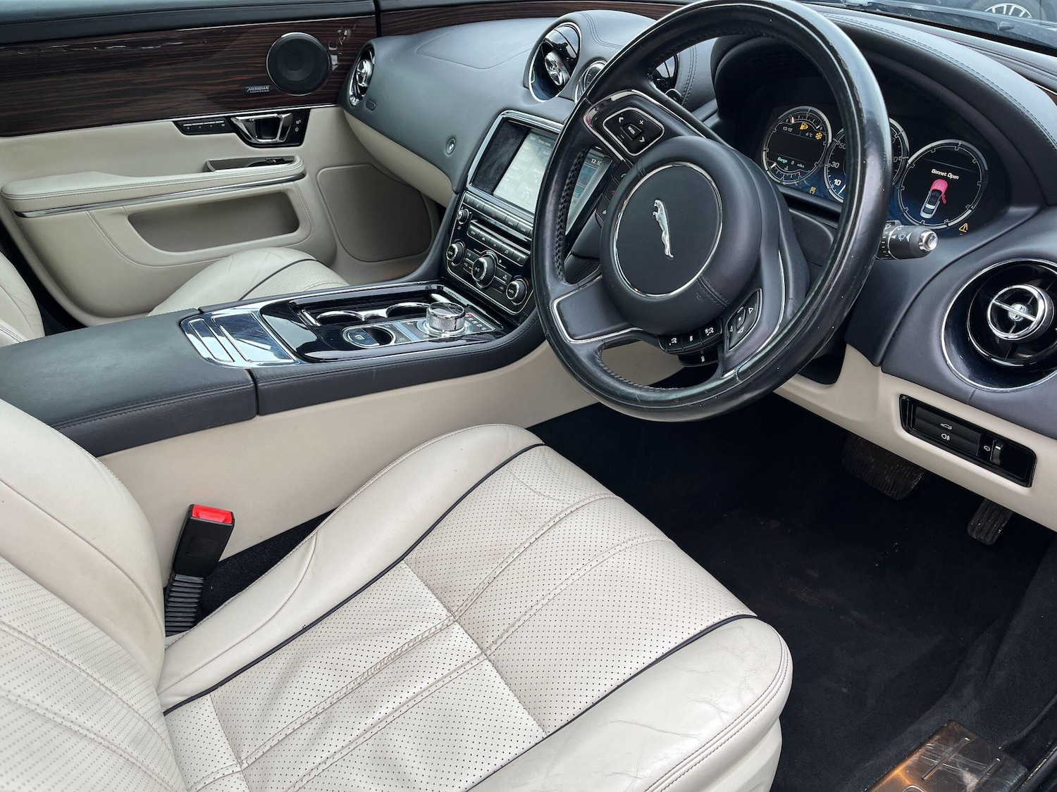 Used Jaguar XJ 2014 for sale - 77440695: Photo 9