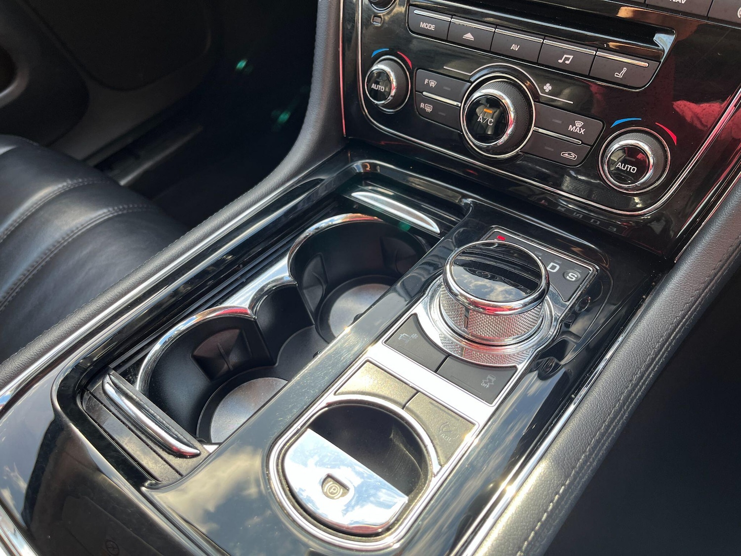 Used Jaguar XJ 2015 for sale - 76398740: Photo 10