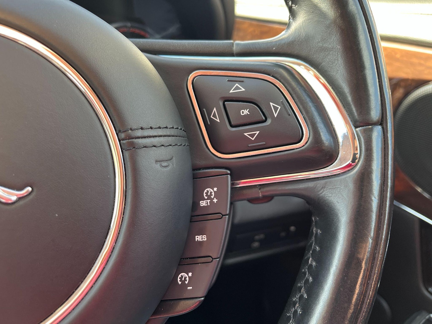 Used Jaguar XJ 2015 for sale - 76398740: Photo 26