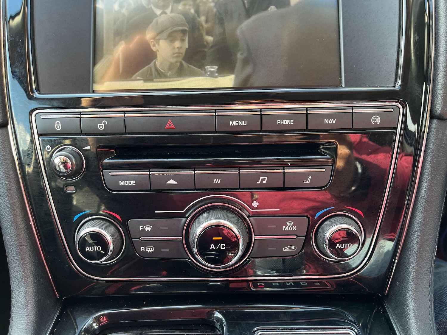 Used Jaguar XJ 2015 for sale - 76398740: Photo 34