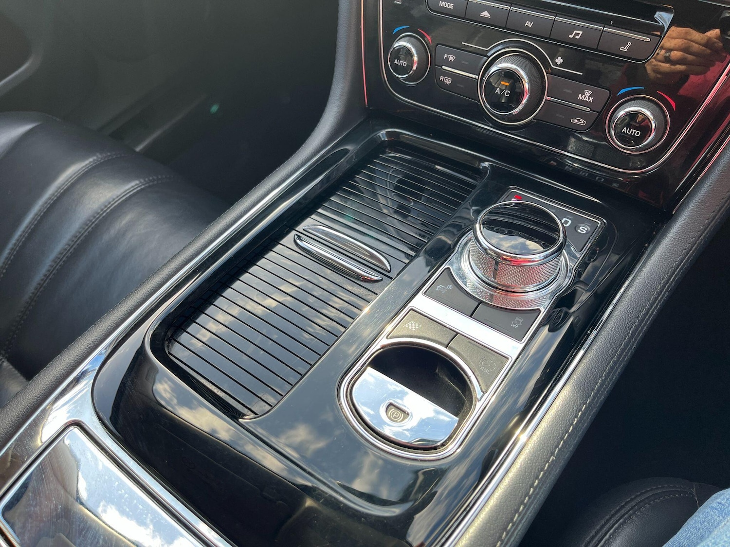 Used Jaguar XJ 2015 for sale - 76398740: Photo 45