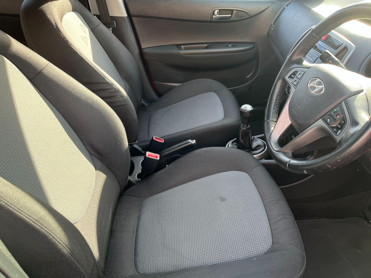 Used Hyundai i20 2014 for sale - 76573664: Photo 8