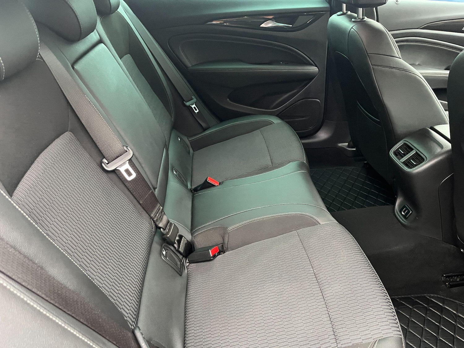 Used Vauxhall Insignia 2017 for sale - 77040410: Photo 13