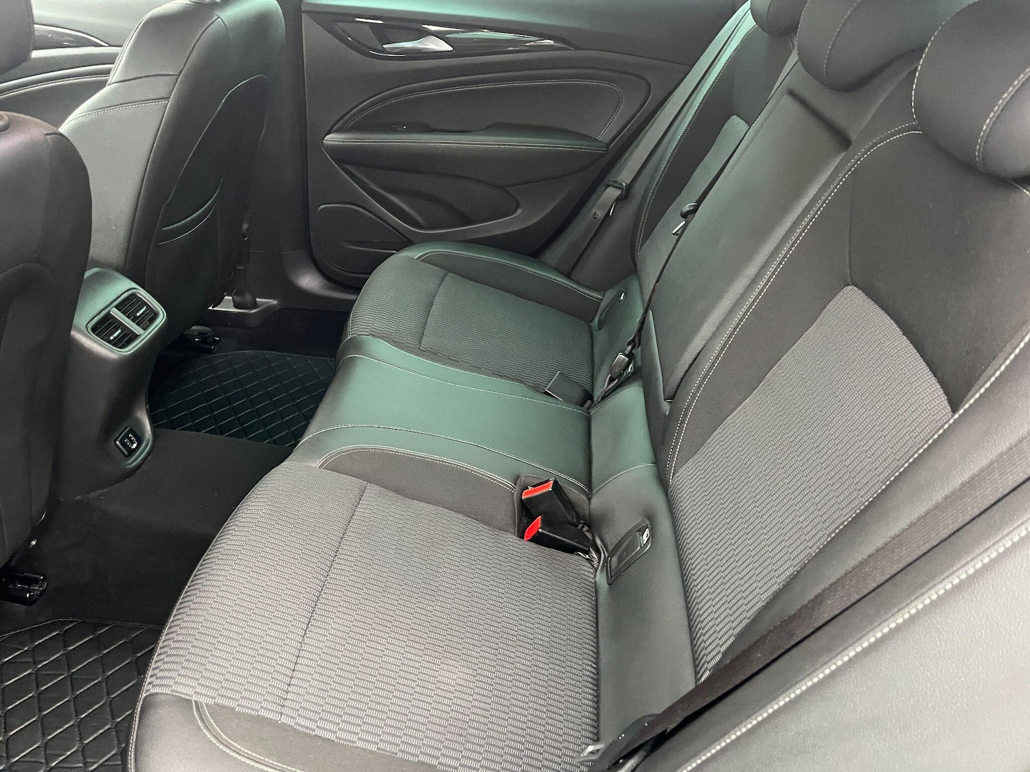 Used Vauxhall Insignia 2017 for sale - 77040410: Photo 15