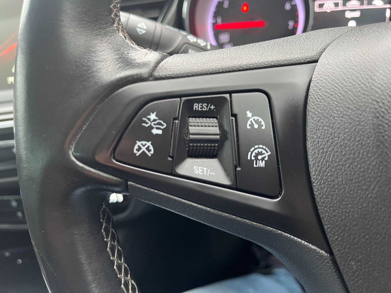 Used Vauxhall Insignia 2017 for sale - 77040410: Photo 24