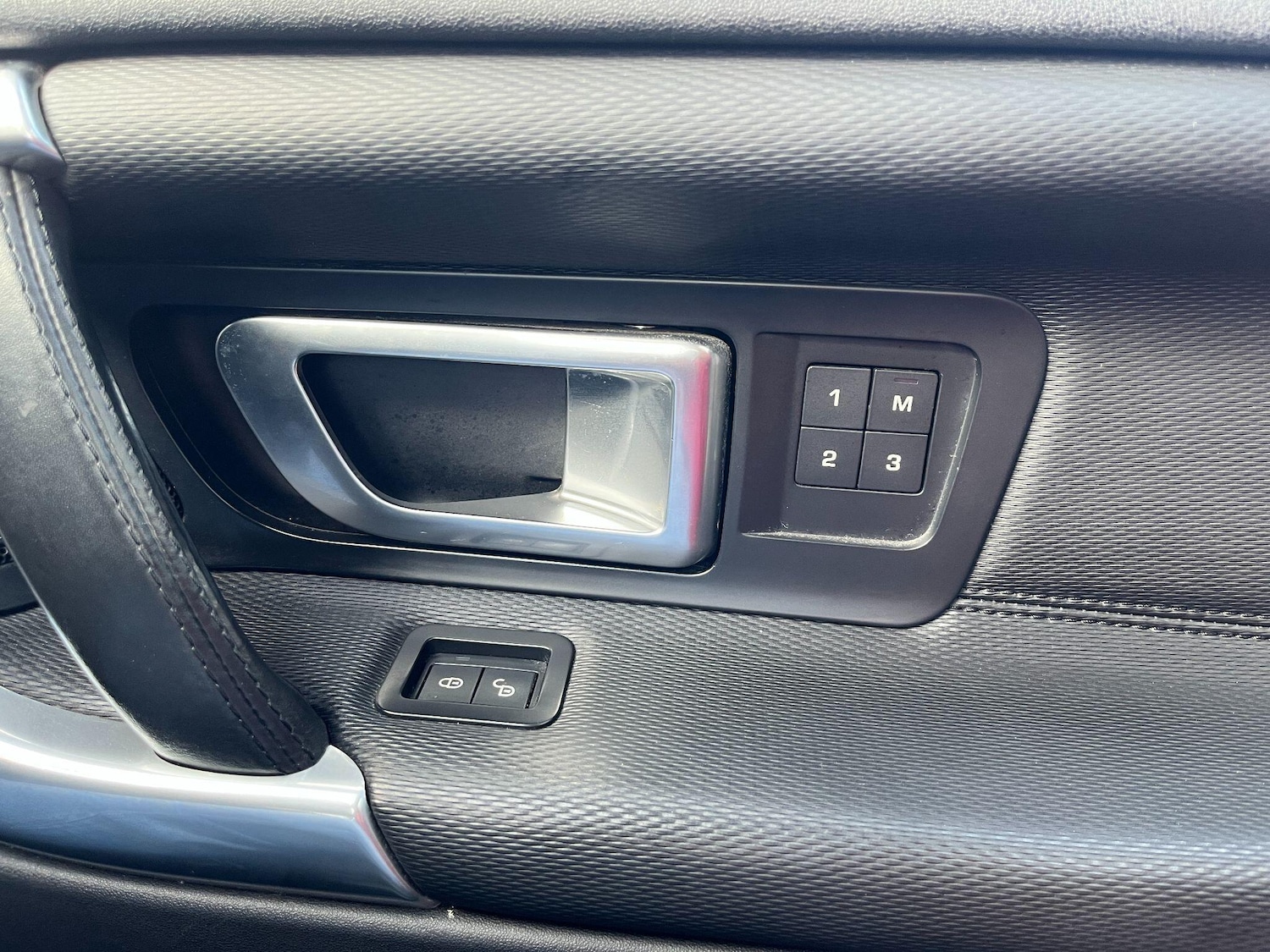 Used Land Rover Discovery Sport 2017 for sale - 76388031: Photo 24