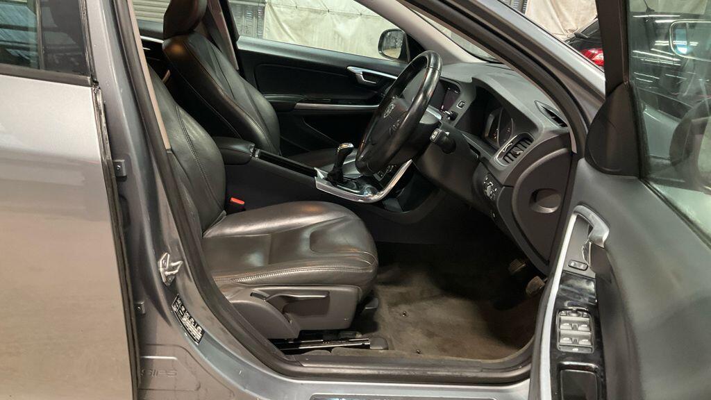 Used Volvo V60 2017 for sale - 77411397: Photo 10